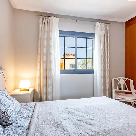 Del Duque Ocean View Terrace אדחה